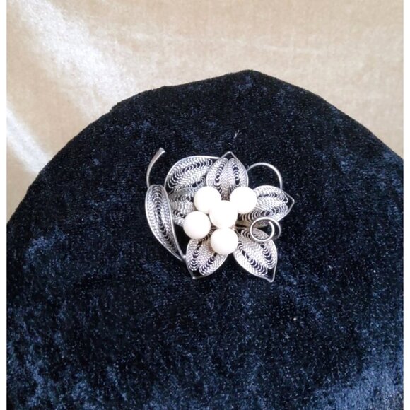 vintage silver tone fine fillegree open mesh faux pearls brooch - Picture 2 of 4